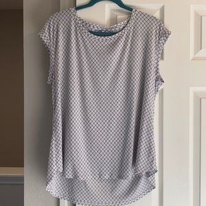 EUC Elle cap sleeve blouse.
